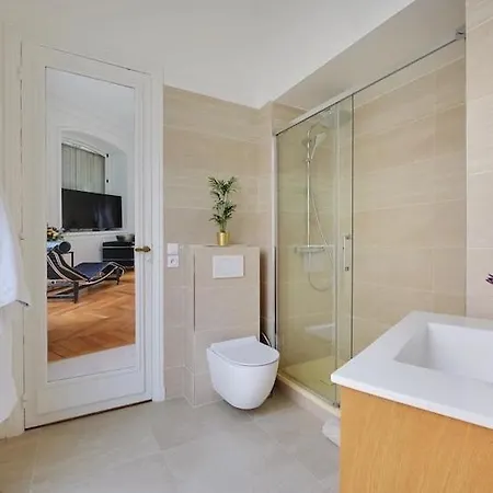Eiffel Tower 5 Bedrooms 10 Guests With 2 Carpark Appartement *