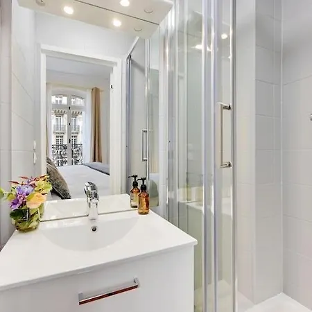 Appartement Eiffel Tower 5 Bedrooms 10 Guests With 2 Carpark Parijs