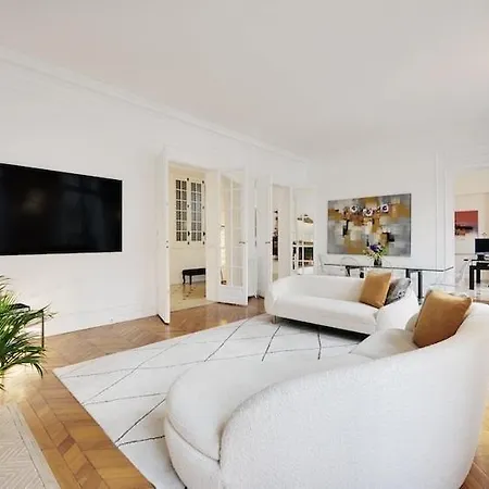 Eiffel Tower 5 Bedrooms 10 Guests With 2 Carpark * Parijs