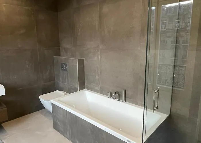 아파트 Eiffel Tower 5 Bedrooms 10 Guests With 2 Carpark 파리
