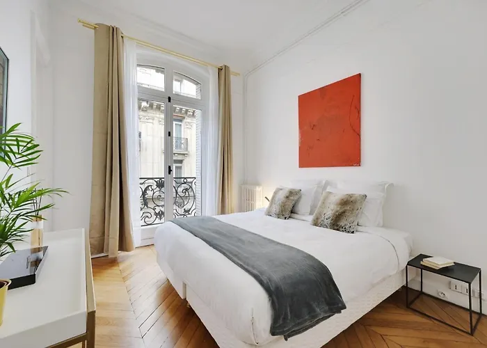 Eiffel Tower 5 Bedrooms 10 Guests With 2 Carpark